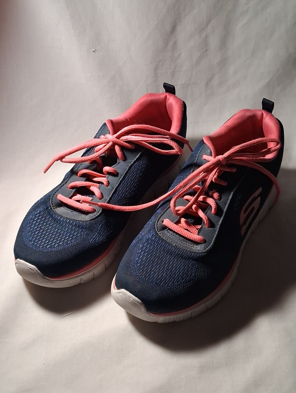 Sketchers Women's Navy and Pink Athletic Sneakers Size 9